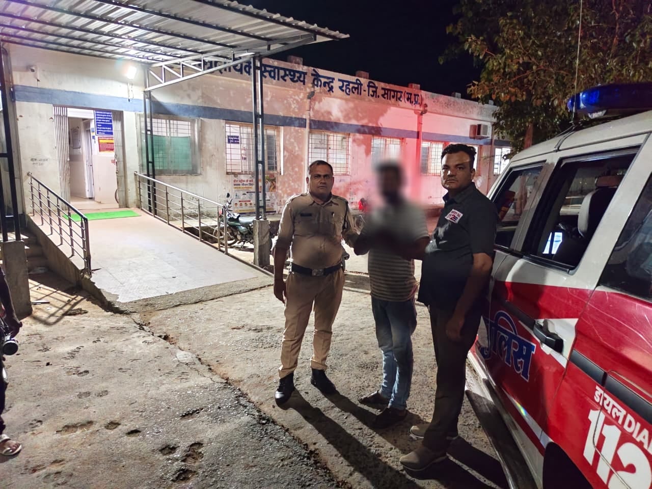 सागर के थाना रहली क्षेत्र में मध्यरात्रि में सीने के असहनीय दर्द से पीड़ित 38 वर्षीय व्यक्ति को , डायल-112 जवानों ने पहुँचाया अस्पताल   